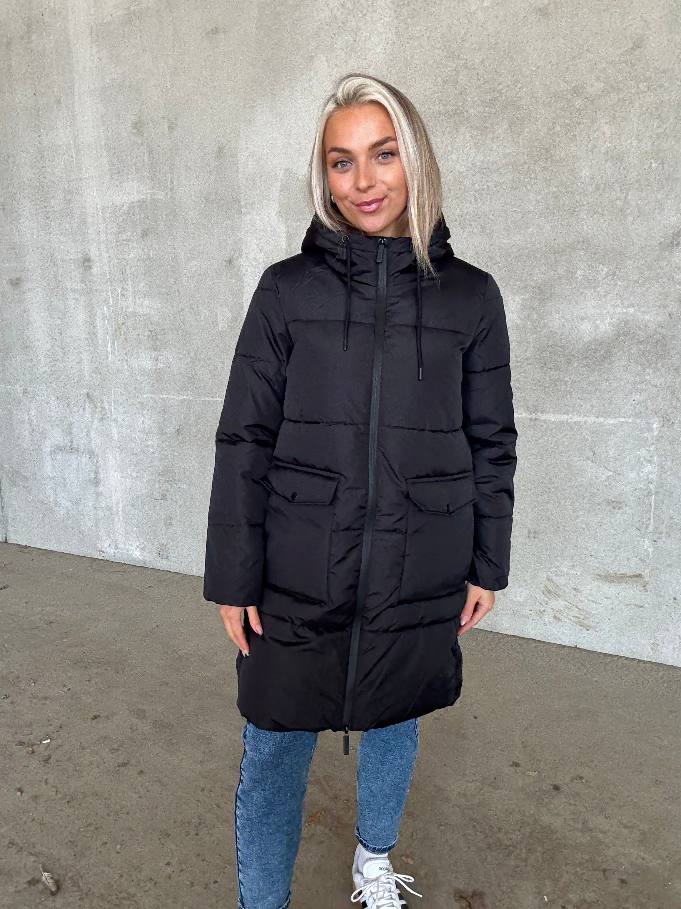 VIDORSTY Coat - Black Beauty